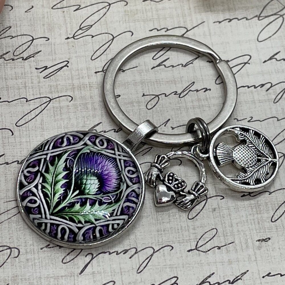 Scottish Thistle Keychain Key Claddagh Heart Gift Box Necklace Irish Crown New - Picture 15 of 16